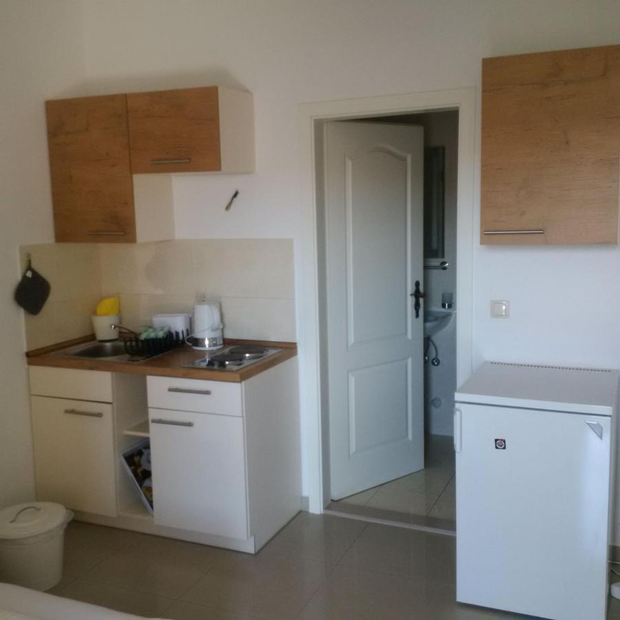 Apartments Lucija Brela Exterior photo
